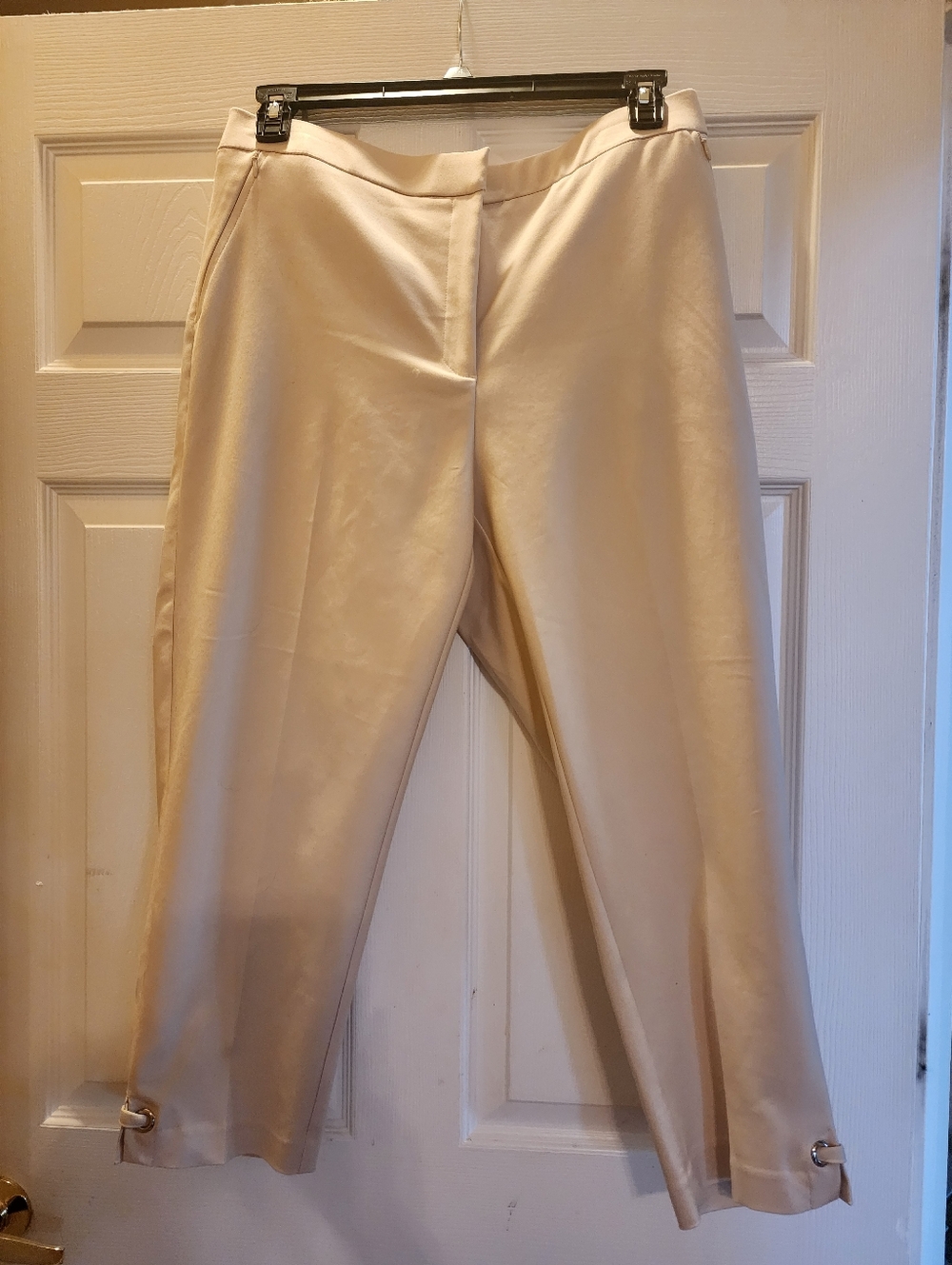 Rafaella Cream Curvy Capris- Size 14